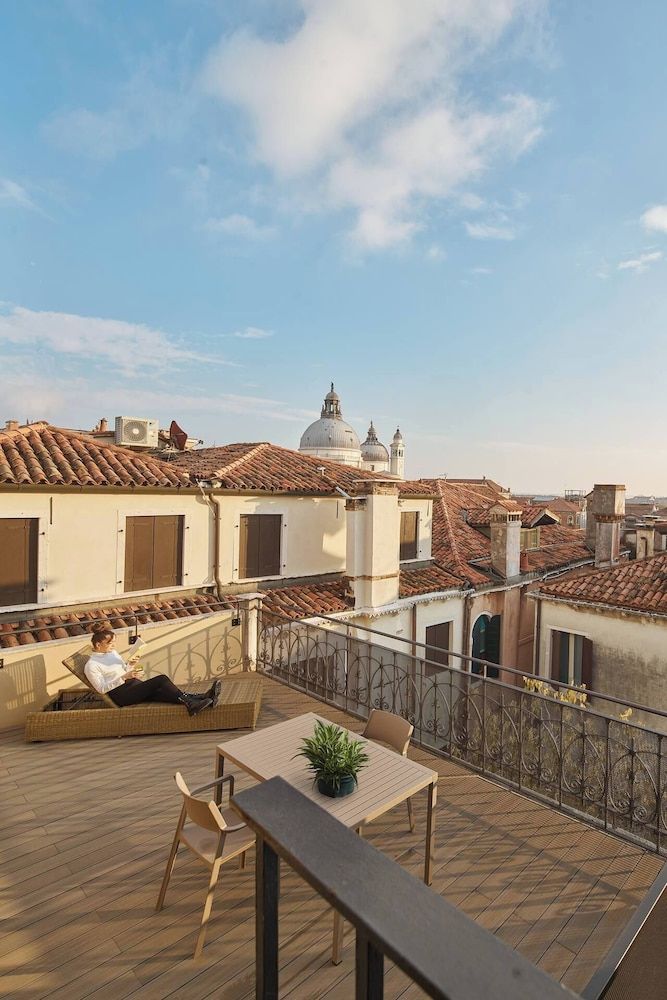 Unahotels Ala Venezia - Adults Only Deluxe Room View, with double bed or 2 single beds 35