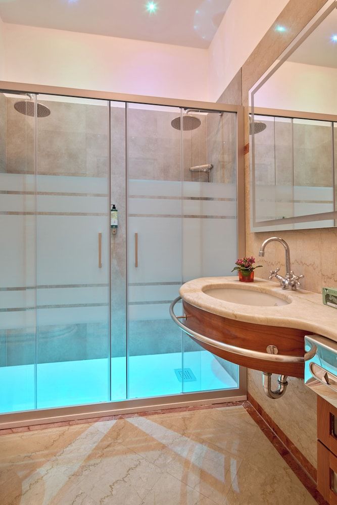 Unahotels Ala Venezia - Adults Only Deluxe Room View, with double bed or 2 single beds 44