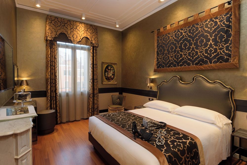 Unahotels Ala Venezia - Adults Only Deluxe Room View, with double bed or 2 single beds 12