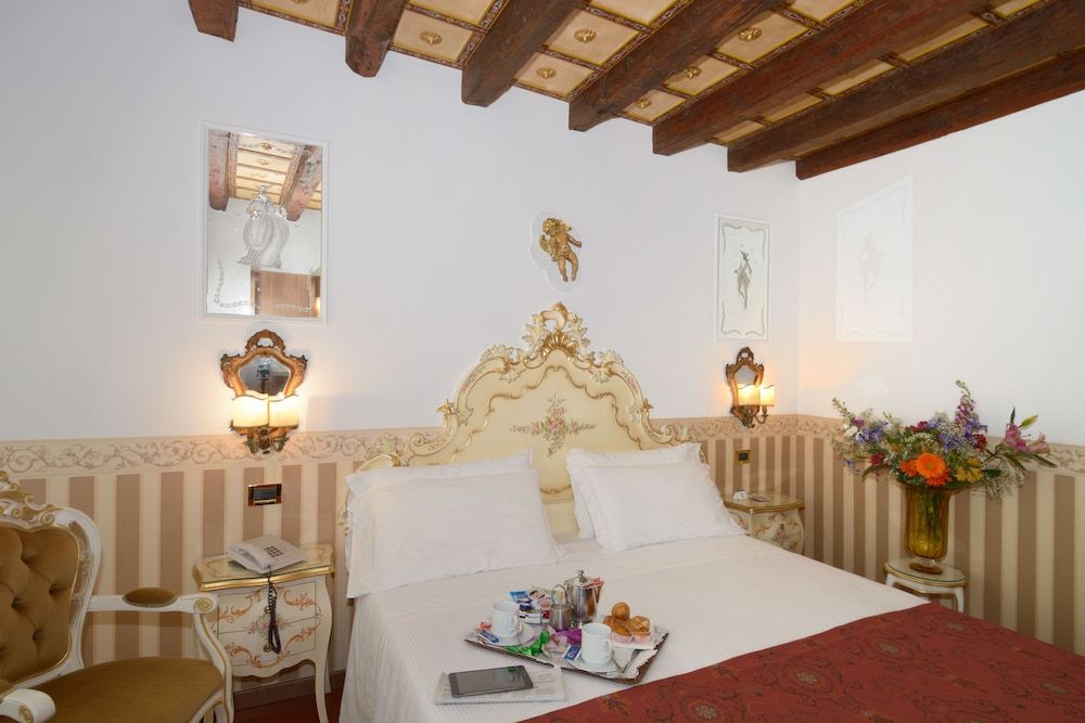 Unahotels Ala Venezia - Adults Only Deluxe Room View, with double bed or 2 single beds 30