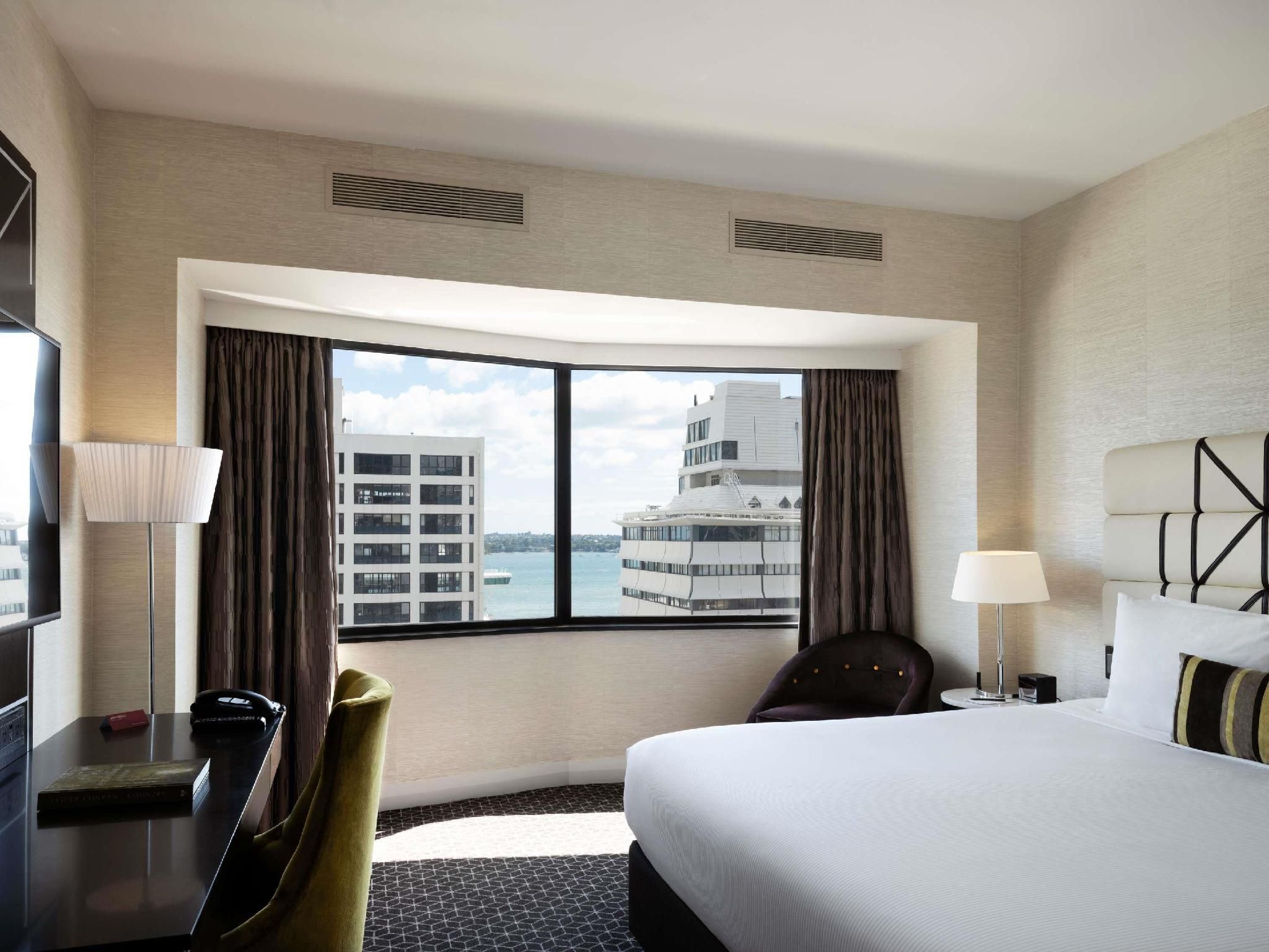 Junior Suite 1 King Bed