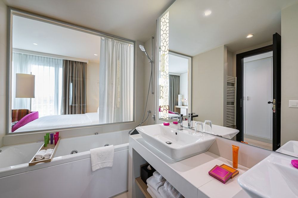 undefined Hotel N'vY 8