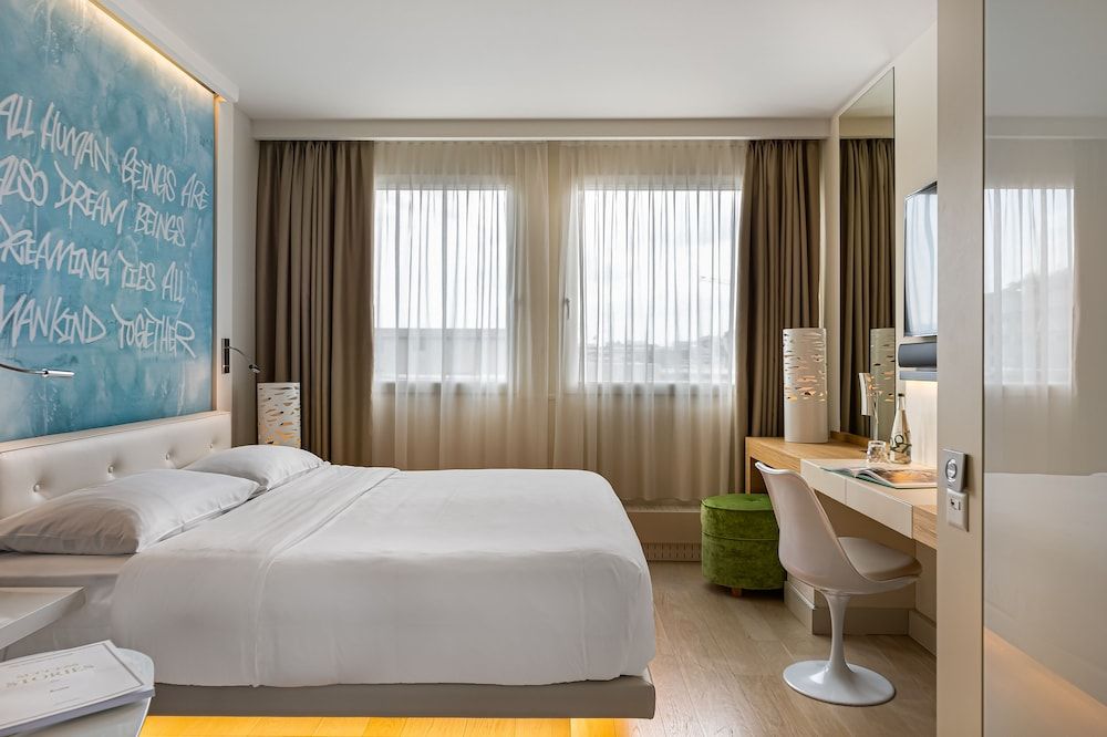 undefined Hotel N'vY 4