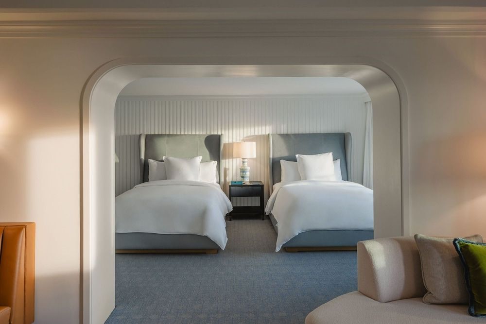 Regent Santa Monica Beach Suite, 1 Bedroom, Mobility Accessible, City View (Accessible Shower) 2