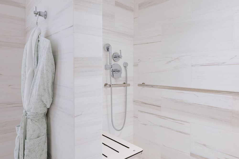 Regent Santa Monica Beach Suite, 1 Bedroom, Mobility Accessible, City View (Accessible Shower) 4