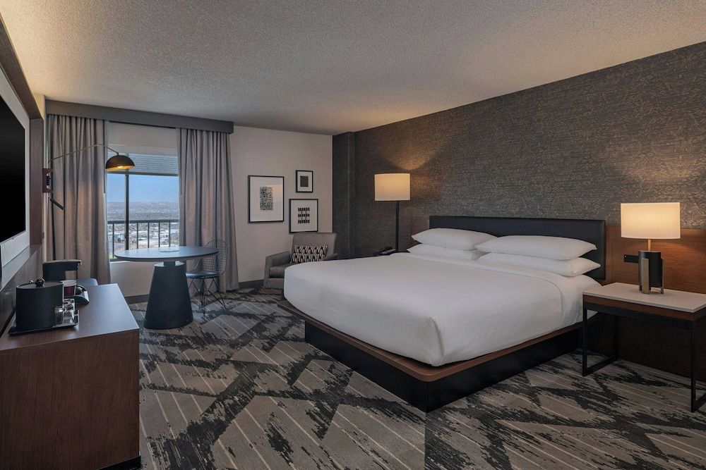 Club Room, 1 King Bed, Non Smoking