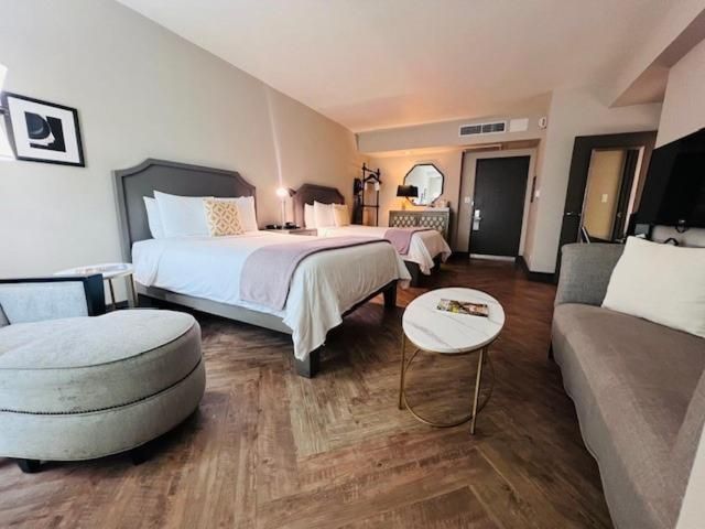 undefined Hollywood Hotel 10