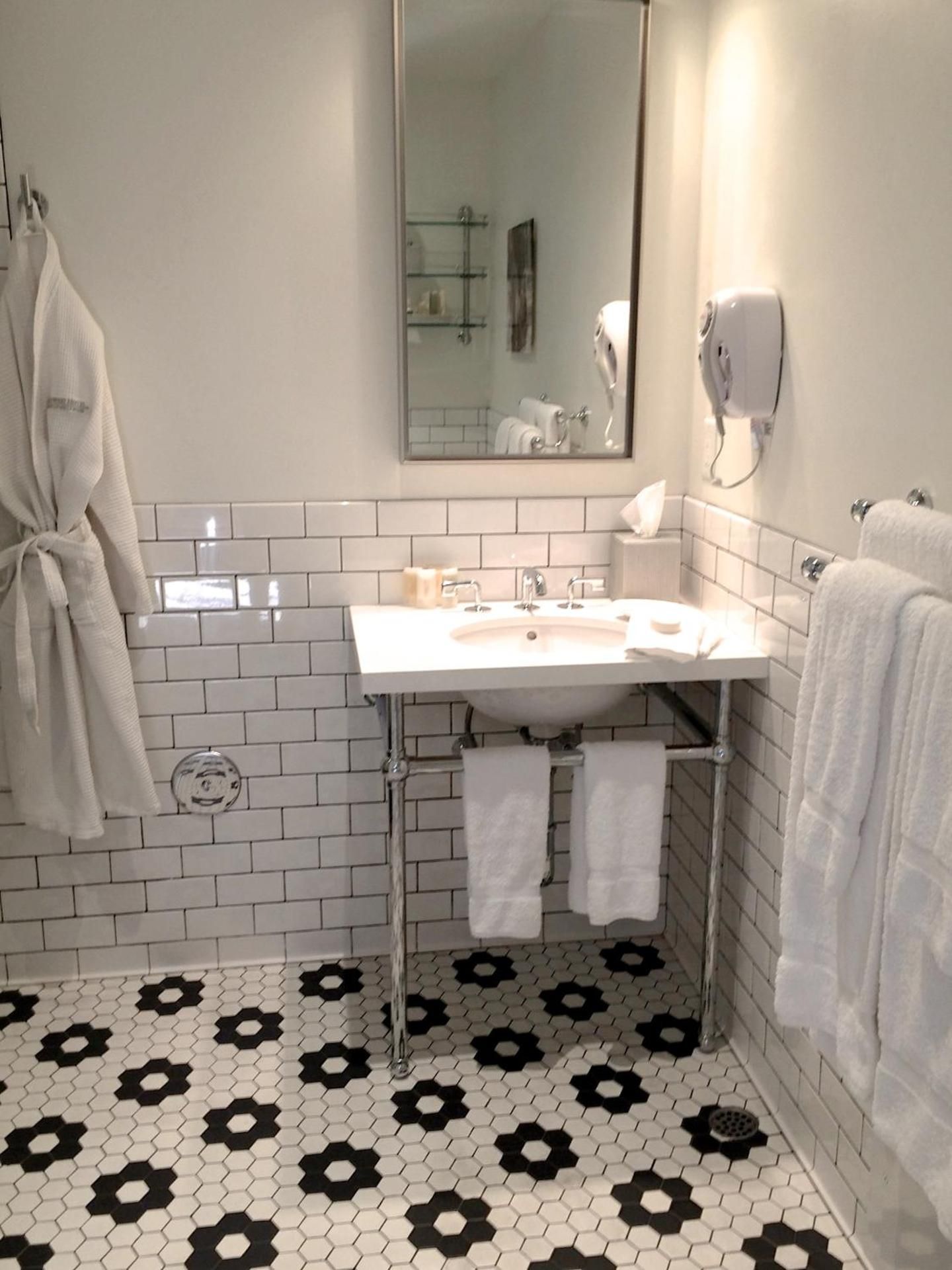 Deluxe Room With Two Queen Beds