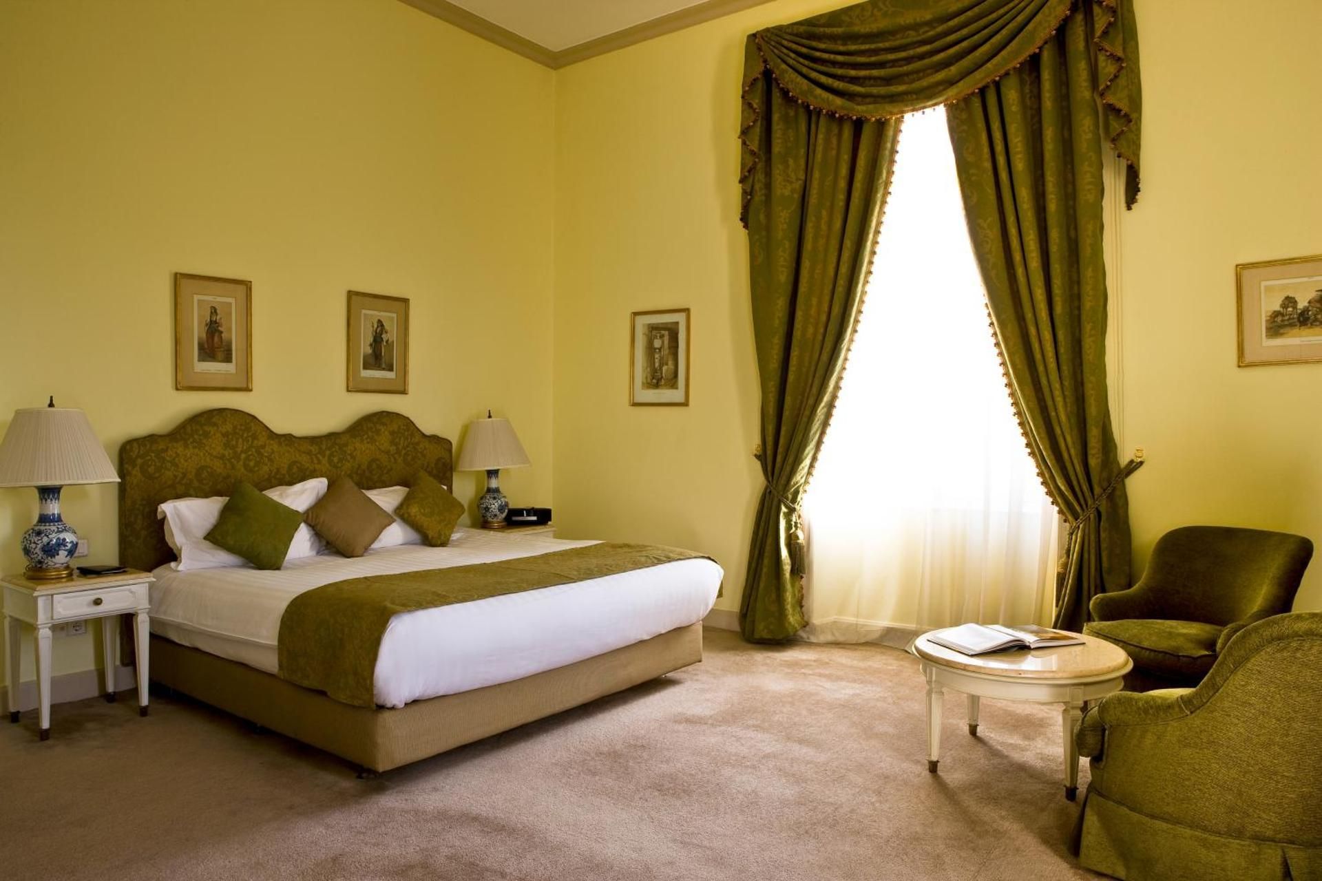 Superior King Room with View