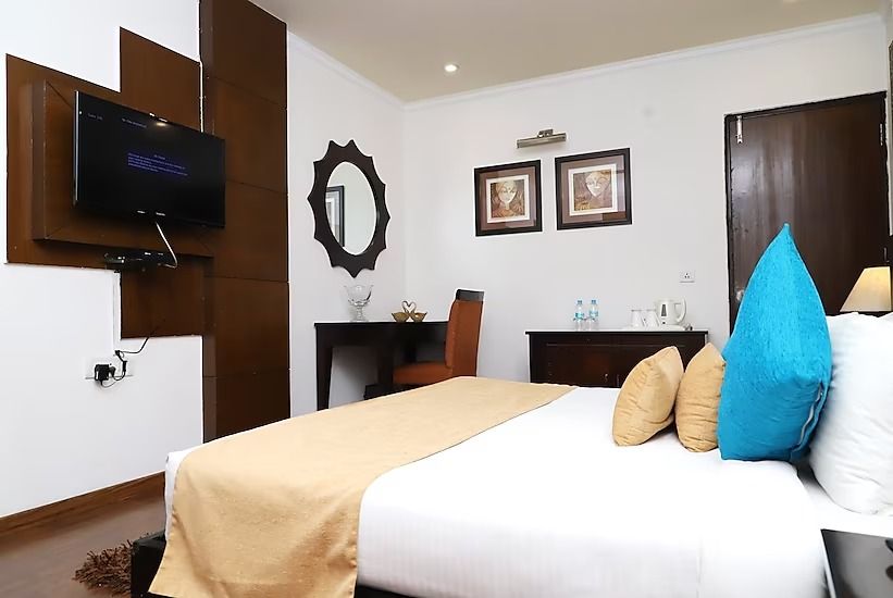 Comfort Inn BL Deluxe Room 2