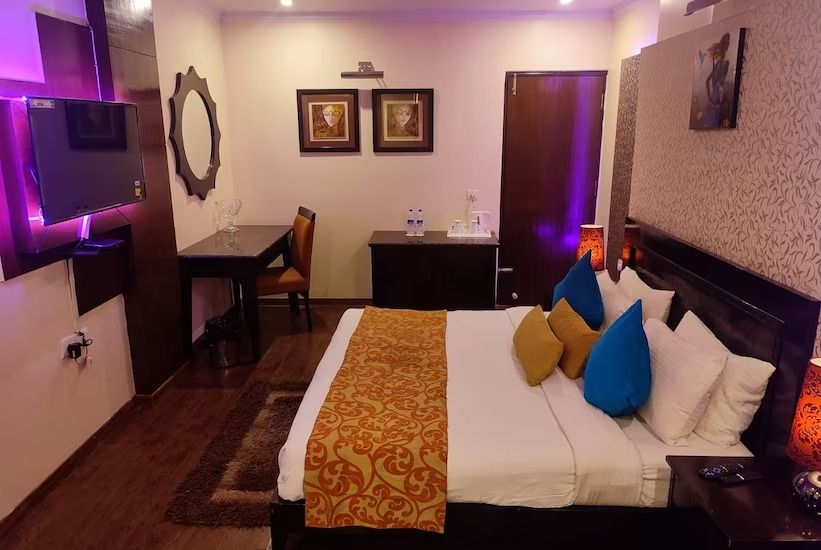 Comfort Inn BL Deluxe Room