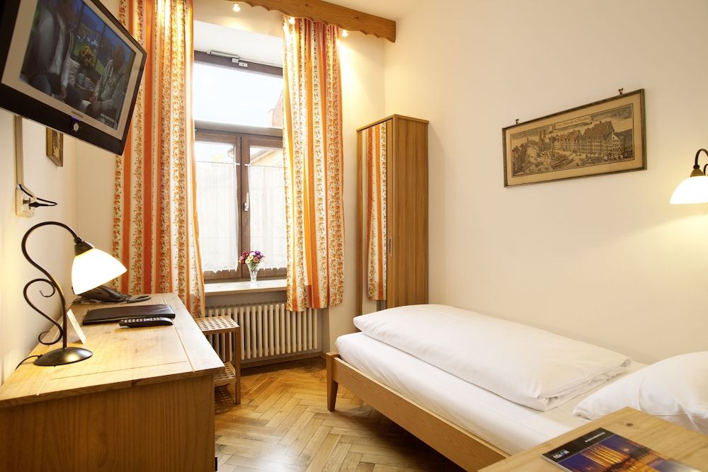 undefined Hahn Hotel