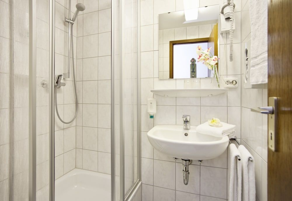 Hahn Hotel Standard Double Room 4