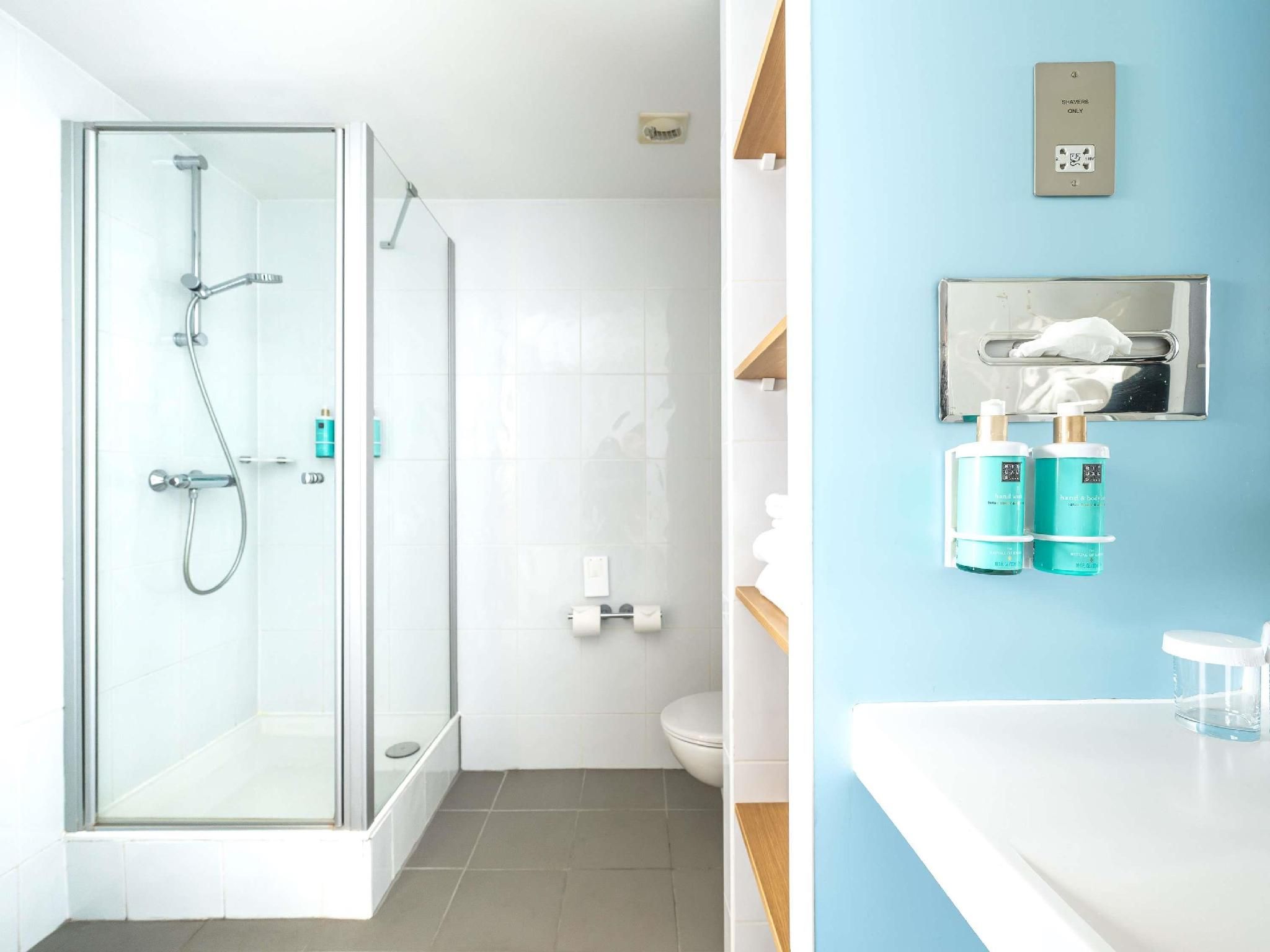 Superior room with Queen bed