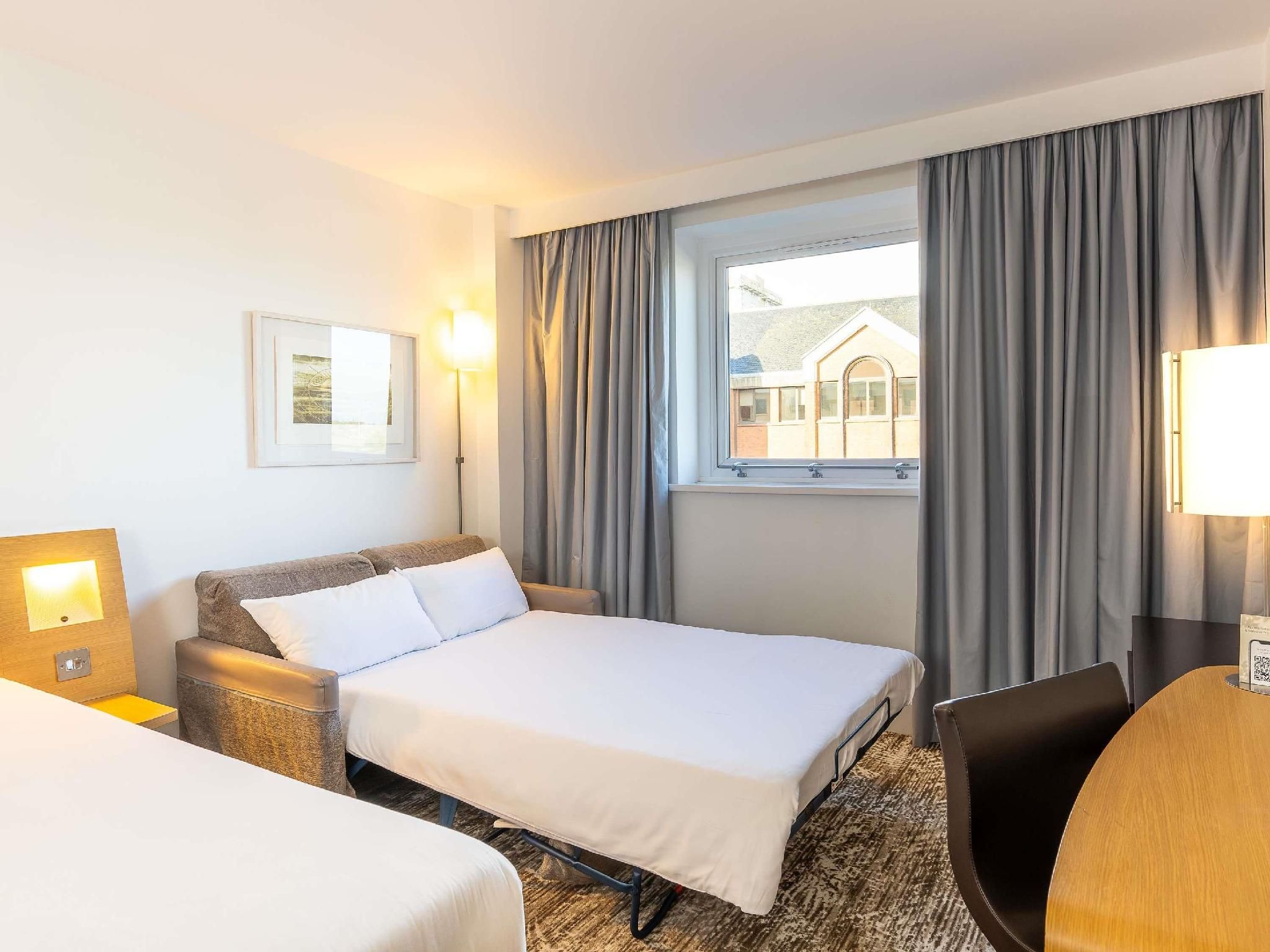 Novotel Cardiff Centre Hotel Standard Room with Queen bed + convertible Sofa 3
