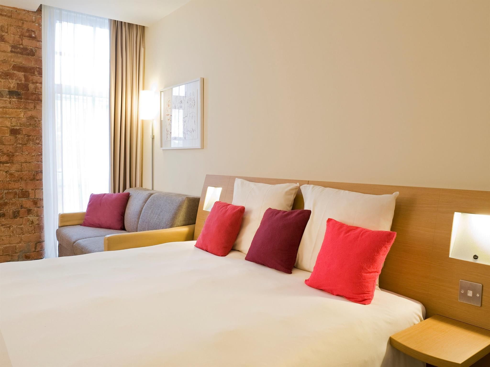 Novotel Cardiff Centre Hotel Standard Room with Queen bed + convertible Sofa