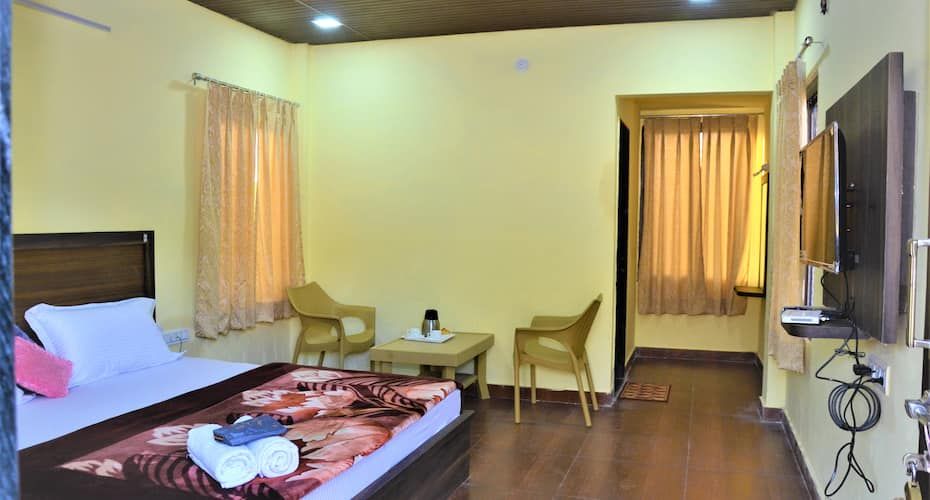 Chitrakoot Garden and Resorts Sweet Cottage Mountain View AC Room 7