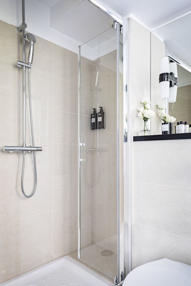 Holiday Inn Paris Palais de l'Elysée by IHG Standard Room 4