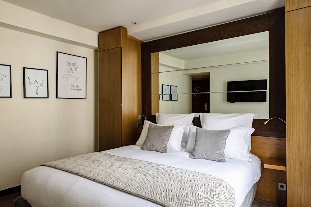 Holiday Inn Paris Palais de l'Elysée by IHG Standard Room, 1 King Bed