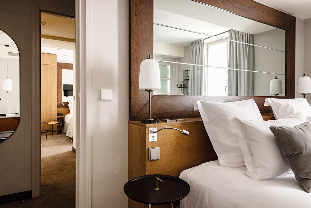 Holiday Inn Paris Palais de l'Elysée by IHG Standard Room, 1 King Bed 13