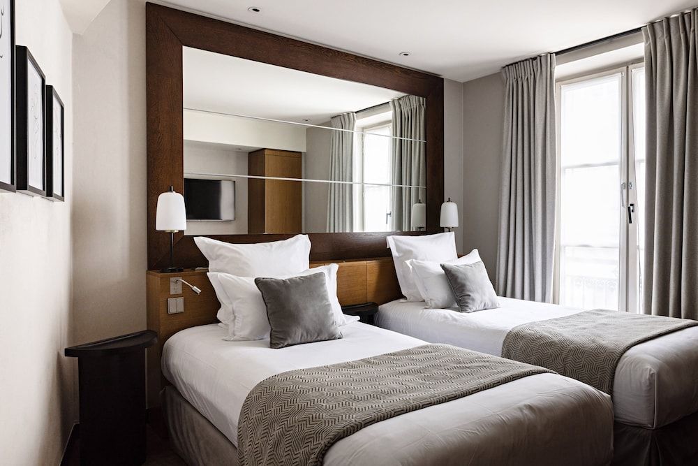 undefined Holiday Inn Paris Palais de l'Elysée by IHG 9