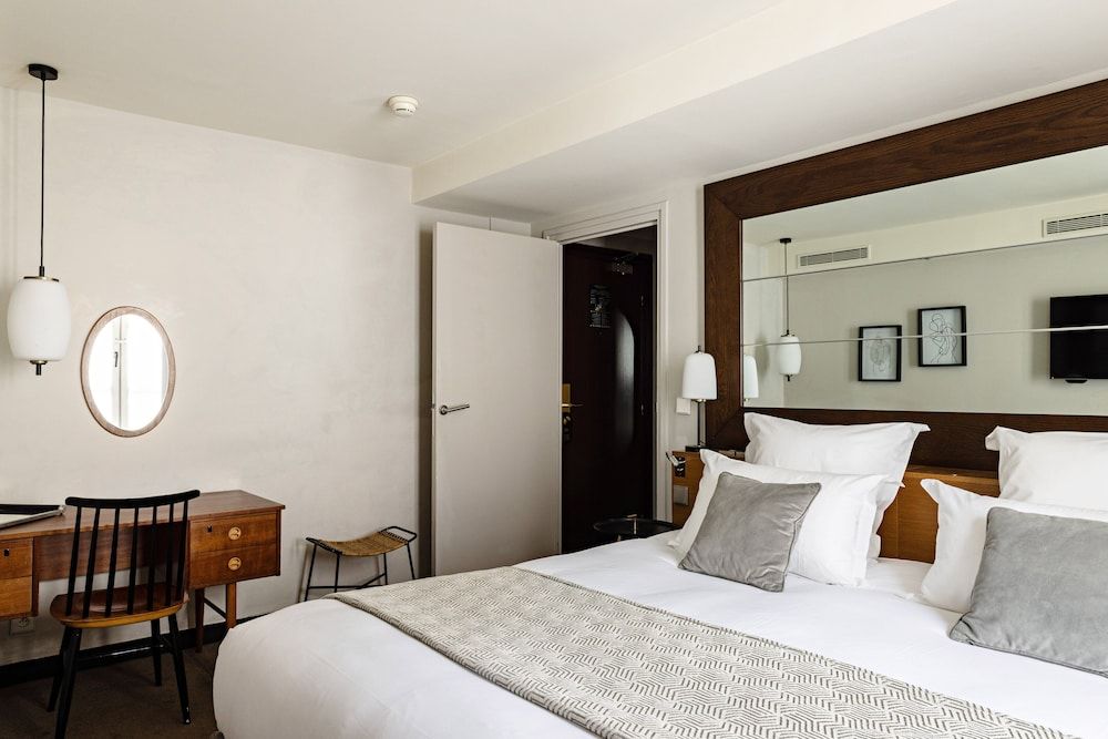 Holiday Inn Paris Palais de l'Elysée by IHG Standard Room, 1 King Bed 5