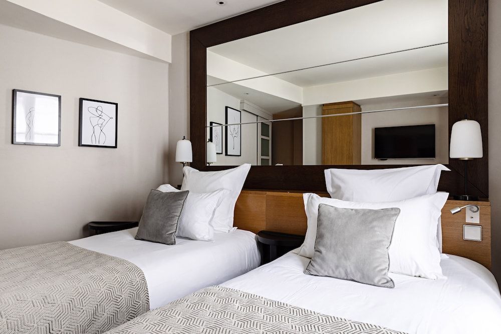 undefined Holiday Inn Paris Palais de l'Elysée by IHG 8