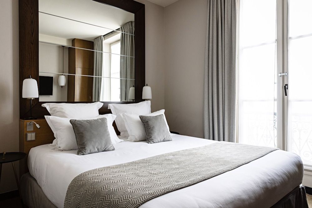 Holiday Inn Paris Palais de l'Elysée by IHG Standard Room, 1 King Bed 7