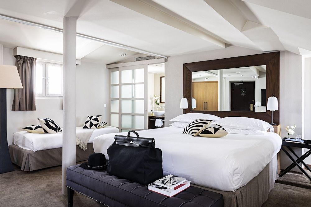 undefined Holiday Inn Paris Palais de l'Elysée by IHG 4