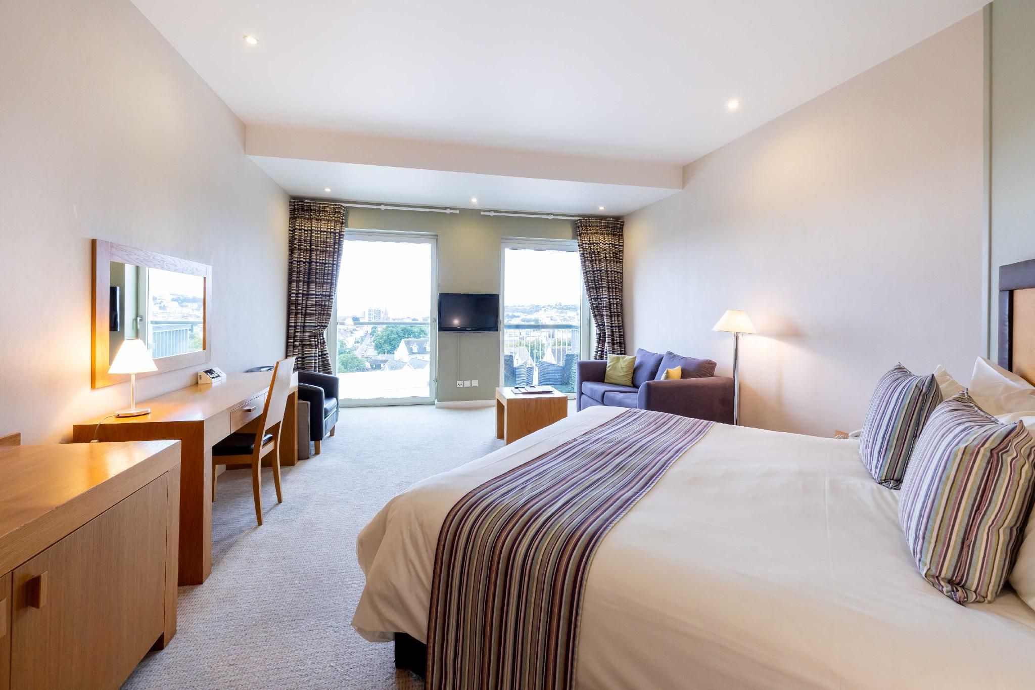 Premium Double or Twin With City View, Balcony