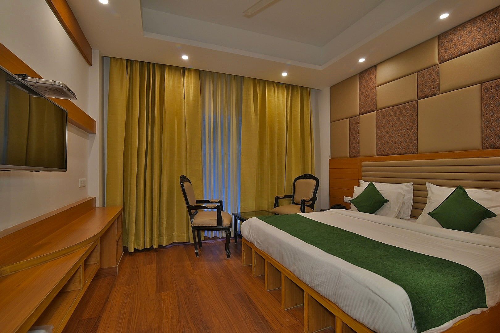 DLS Highland Resort and Spa Deluxe Room 4