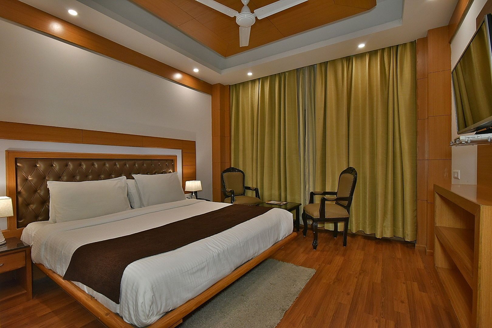DLS Highland Resort and Spa Deluxe Room 9