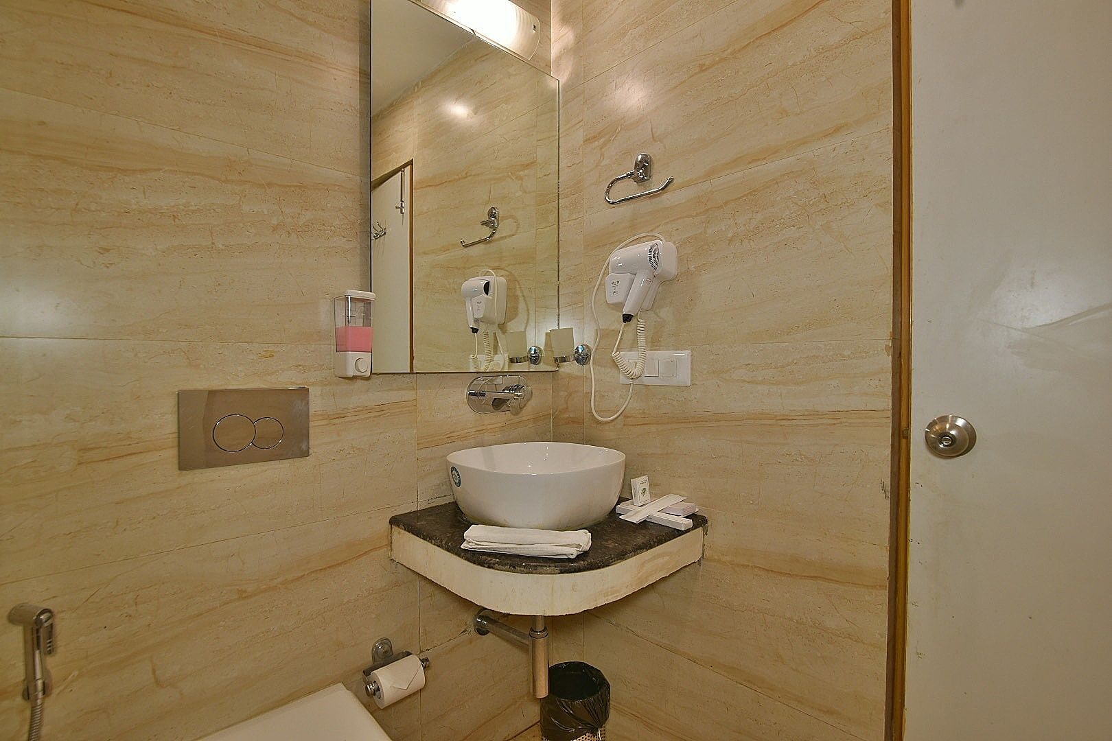 DLS Highland Resort and Spa Deluxe Room 10