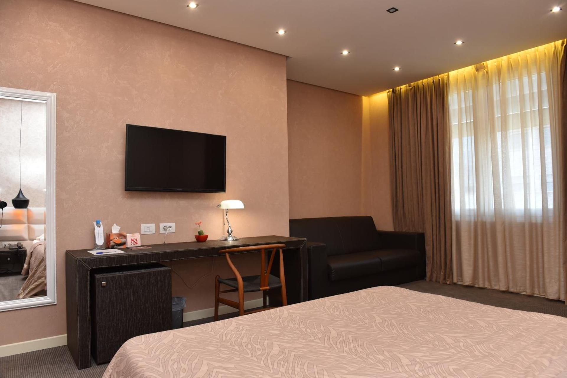 undefined La Boheme Hotel 7