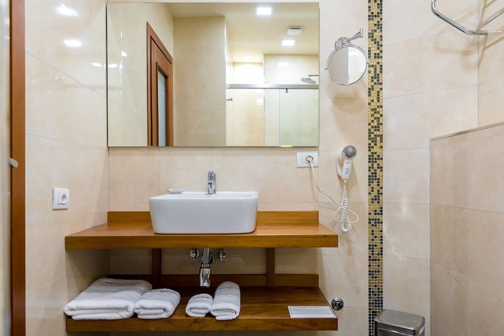 La Boheme Hotel Standard Double Room 7