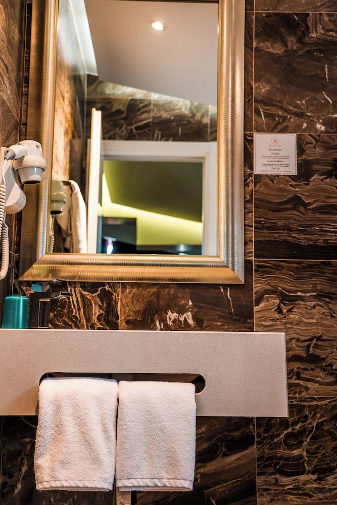 Senator Hotel Double Room 9