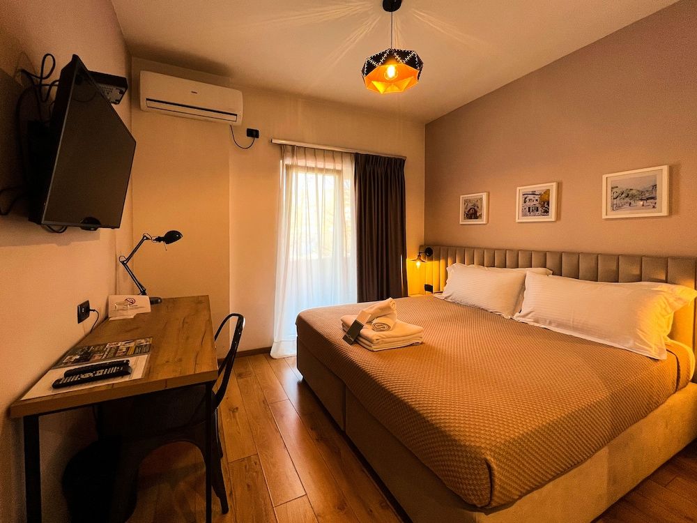 Superior Double Room, 1 King Bed, Non Smoking, River View