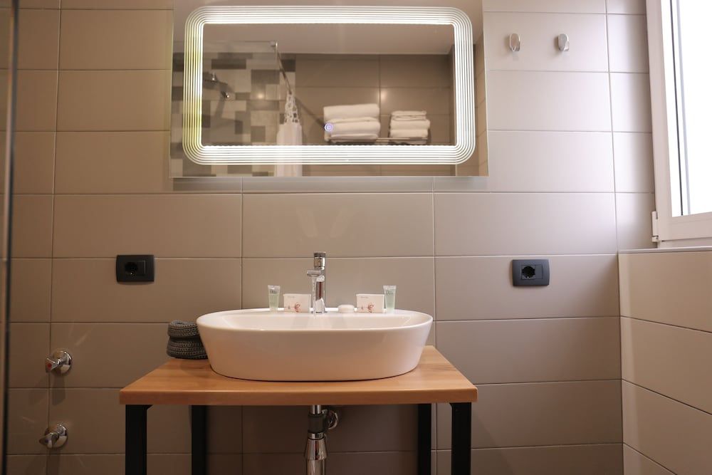 Oda Hotel Tirana Twin Room, 2 Twin Beds 2