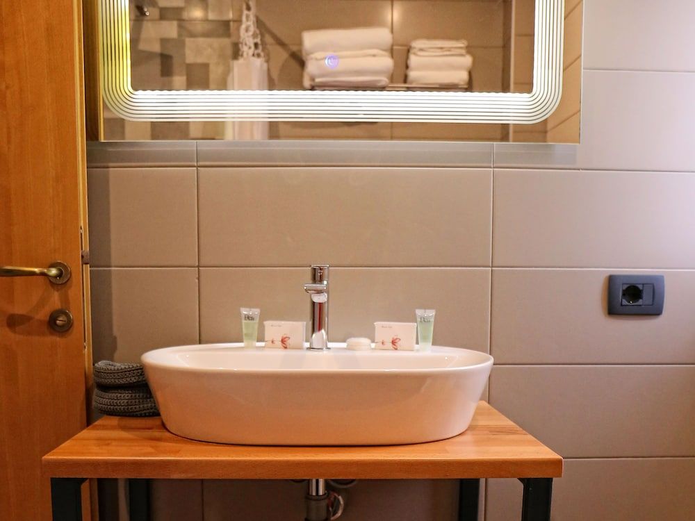 Oda Hotel Tirana Triple Room 11