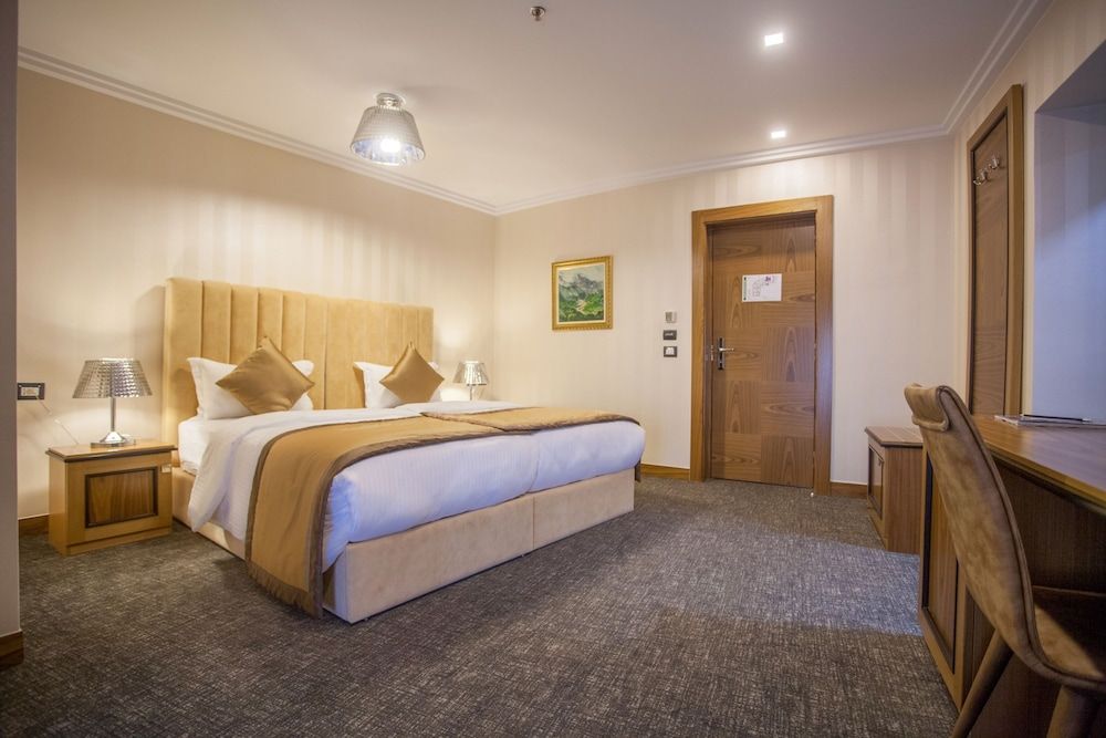 Hotel Colosseo Tirana Deluxe Double Room, 1 King Bed, Park View 2