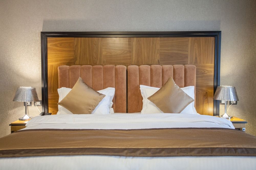 Hotel Colosseo Tirana Deluxe Quadruple Room, Park View, Tower