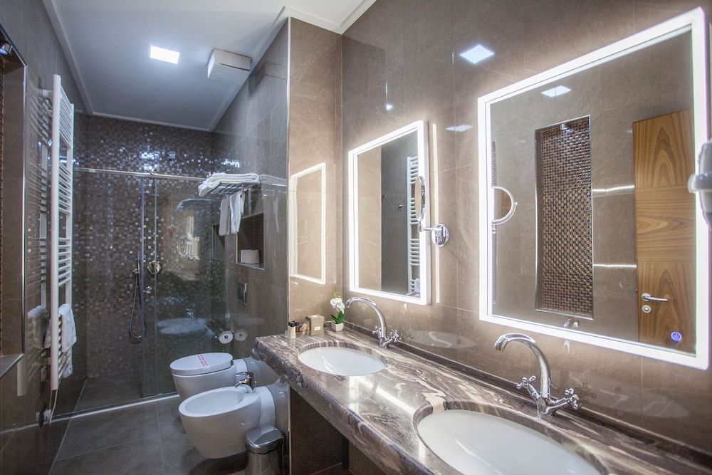 Hotel Colosseo Tirana Deluxe Quadruple Room, Park View, Tower 4