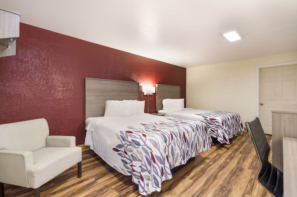 Red Roof Inn Crestview Deluxe Room, 2 Queen Beds, Non Smoking 3