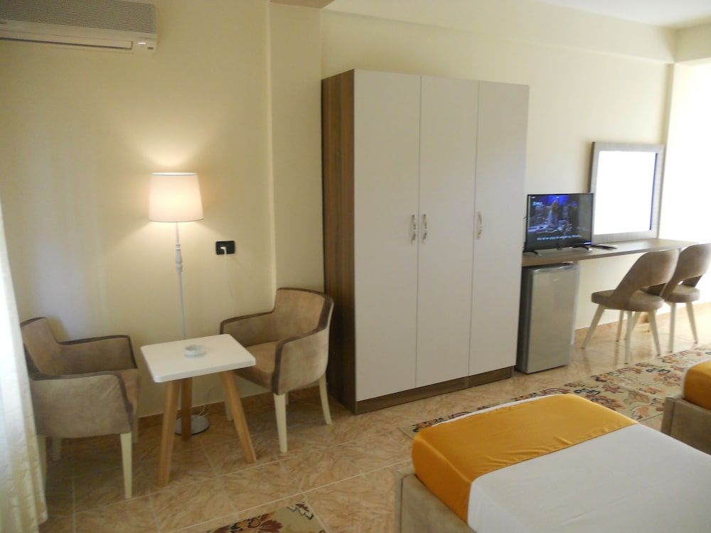 Hotel Onorato Superior Triple Room, 1 Bedroom, Non Smoking, Side Beach View 8