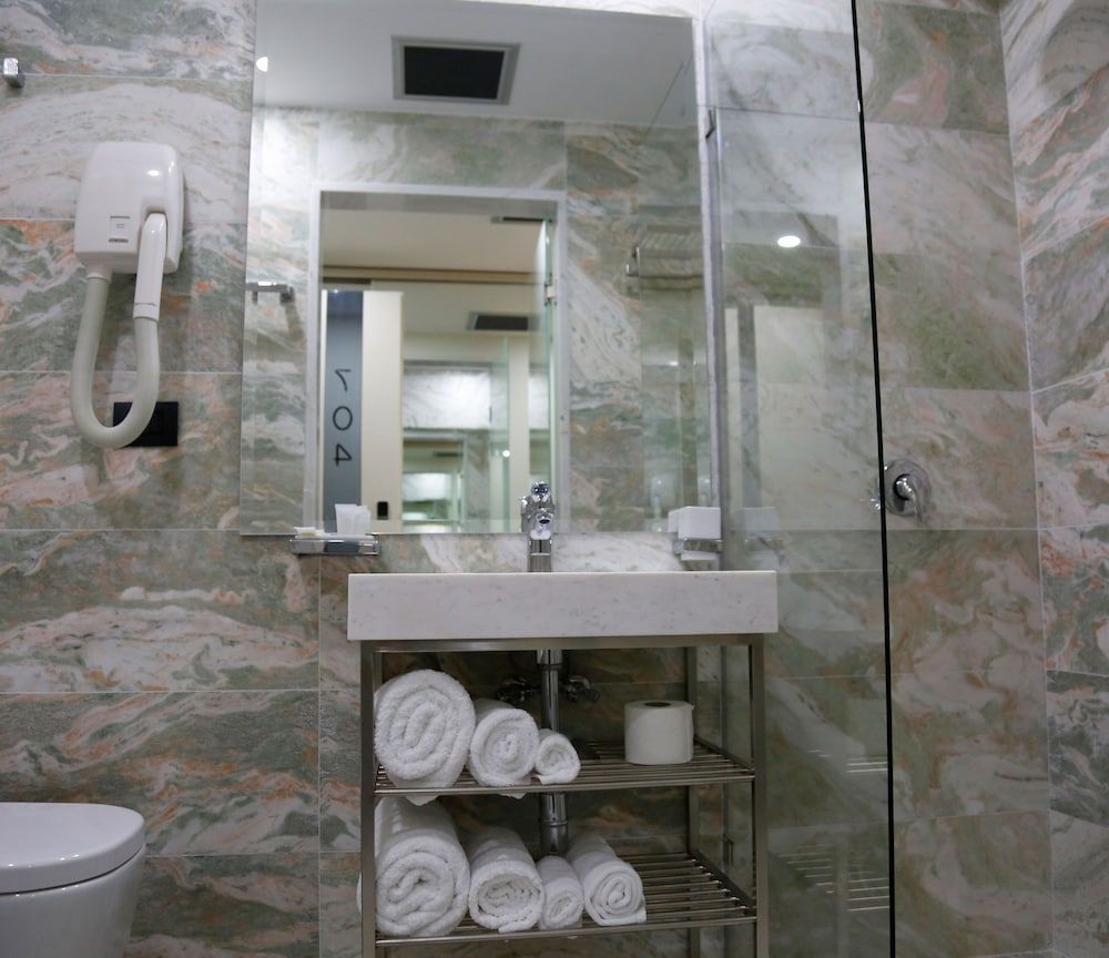 Hotel Palace Vlore Deluxe Double Room 4