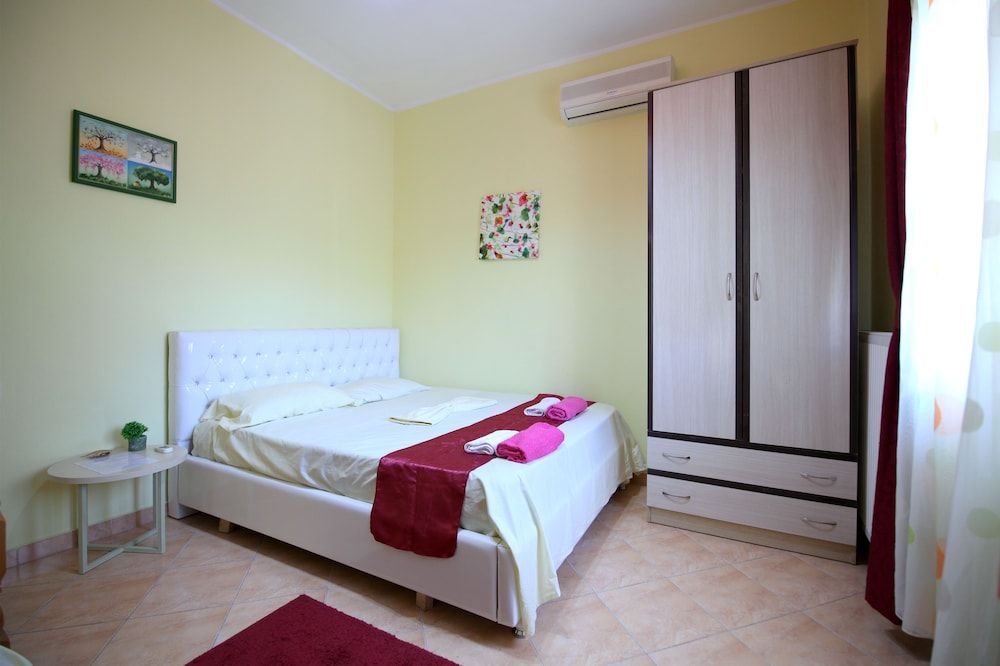 My Home Guest House Classic Triple Room, Non Smoking 2