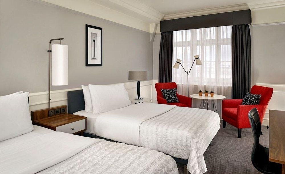 The Dilly Superior Twin Room 2