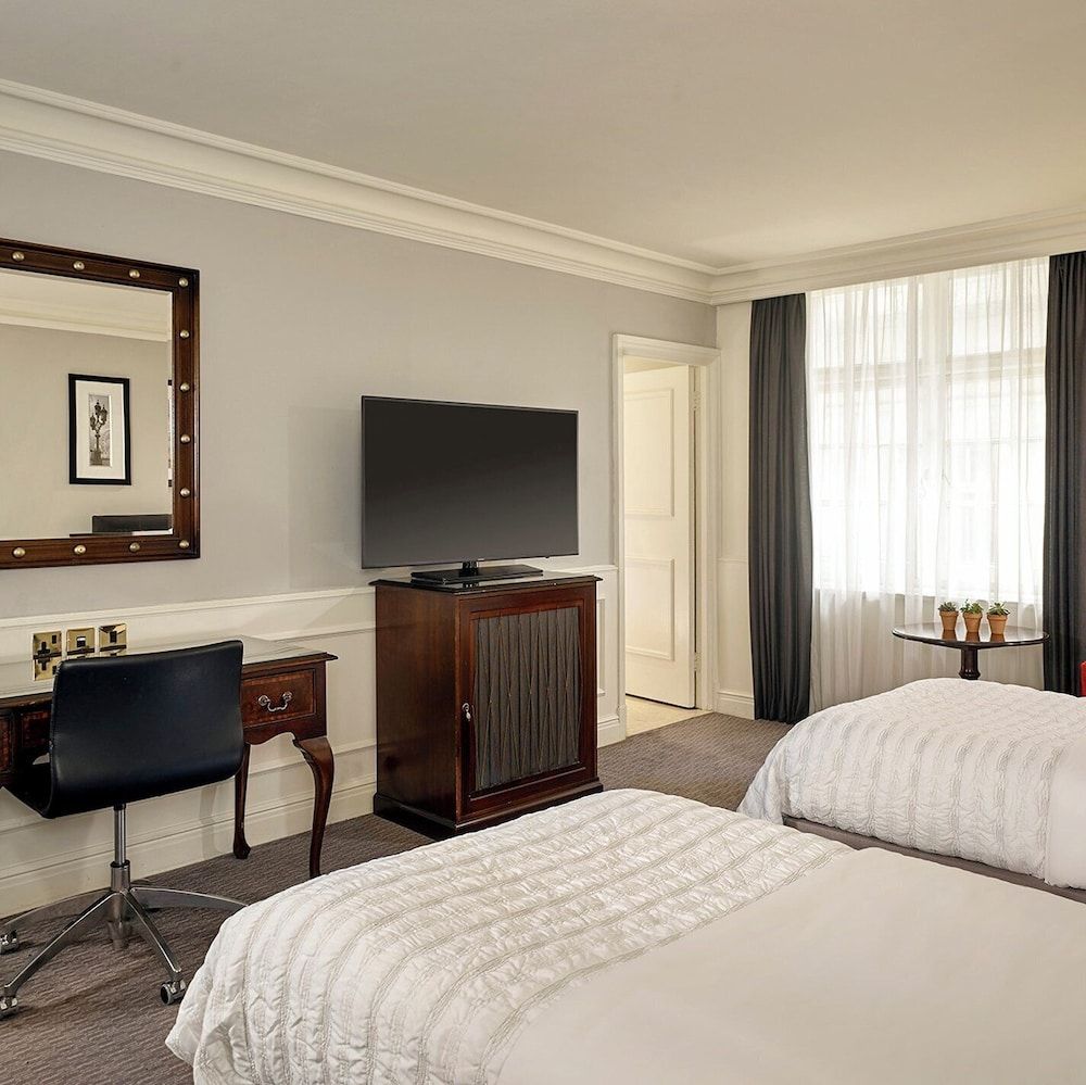 The Dilly Superior Twin Room 3