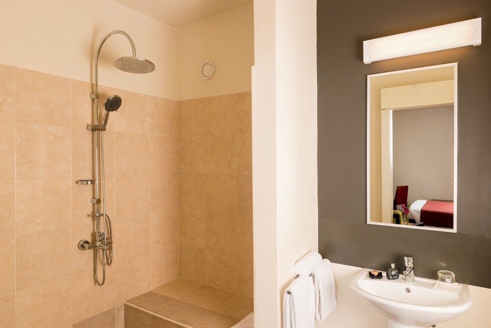 Onomo Hotel Bamako Standard Room, 1 Queen Bed 3