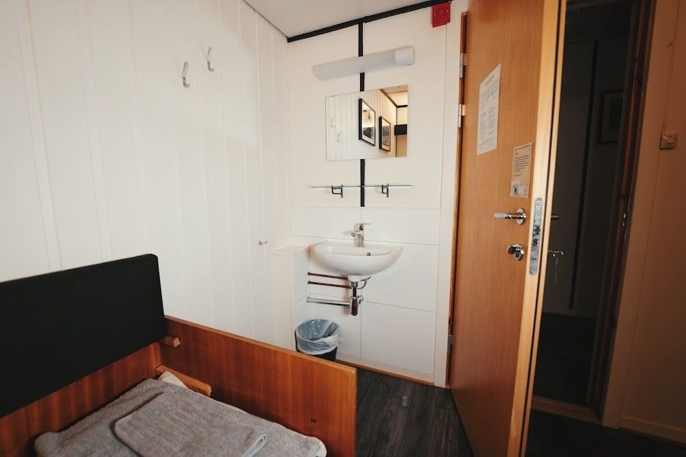 Gjestehuset 102 - your home away from home! Standard Twin Room with Private Sink 5